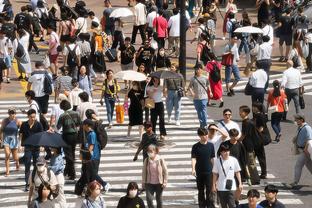 哈克斯：球探报告说对手内线很弱 所以我今天一直在冲击内线